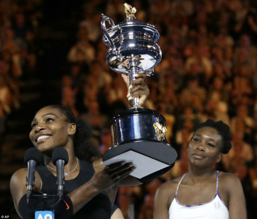 Serena Williams thi đấu