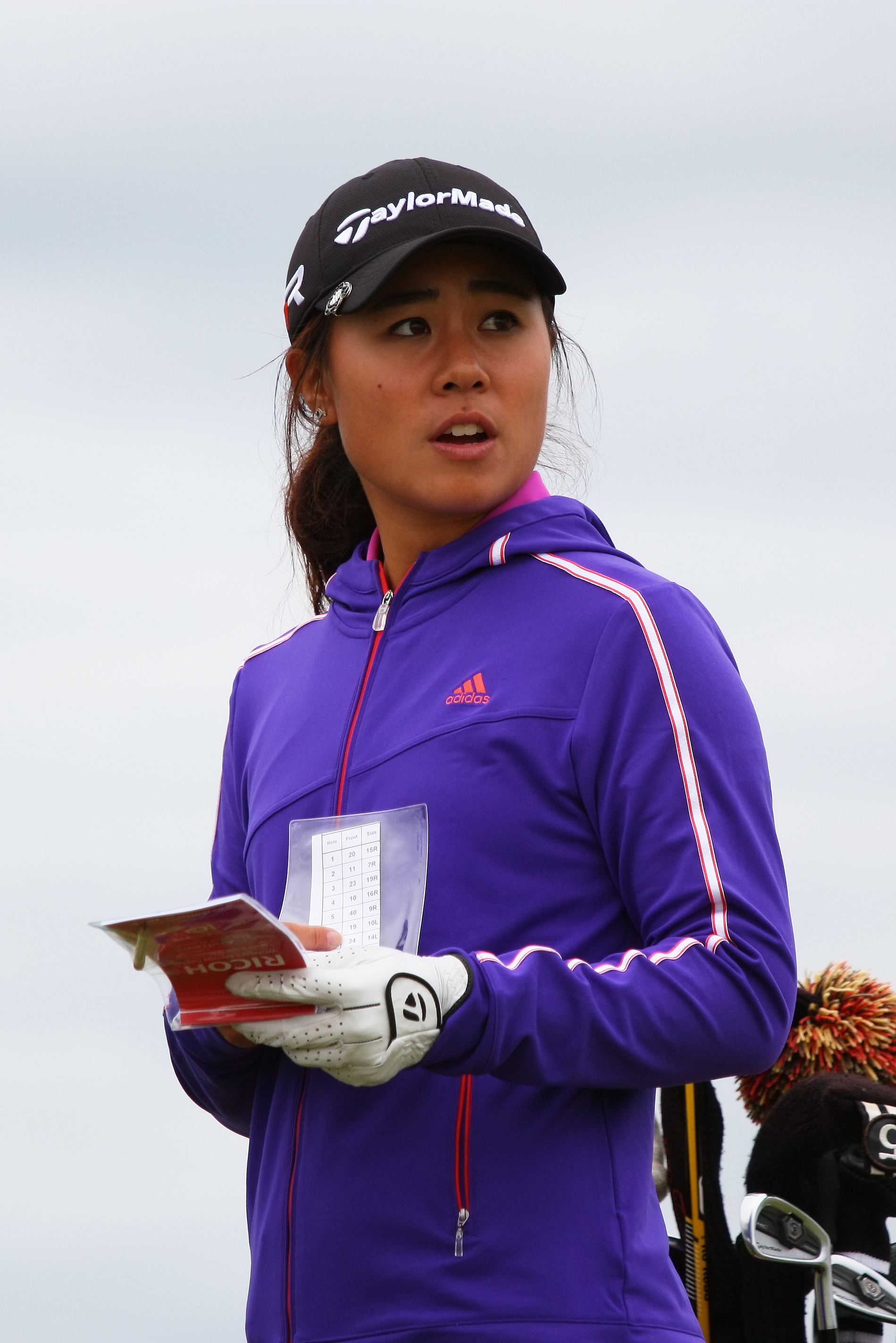 Danielle Kang thi đấu trên sân golf