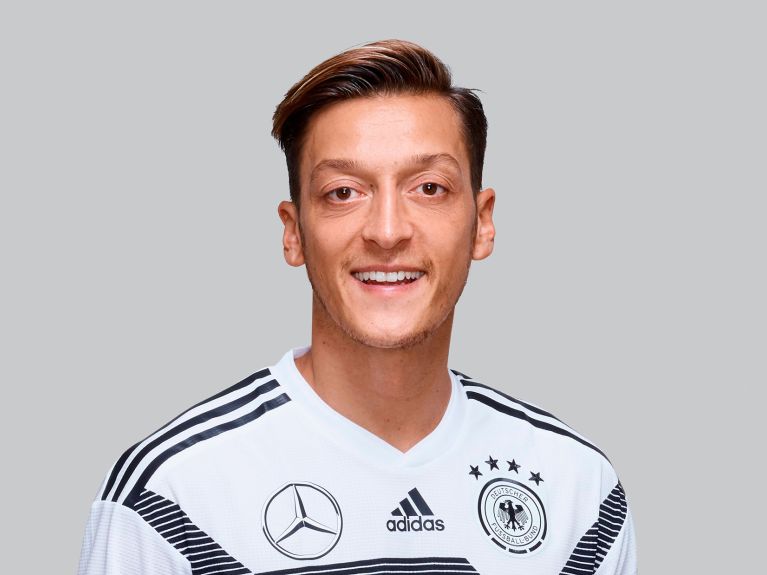 Mesut Özil trong màu áo đội tuyển Đức