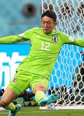 Thủ môn Shuichi Gonda trong một pha cứu thua tại World Cup 2022