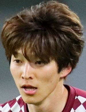 Shion Inoue thi đấu trên sân