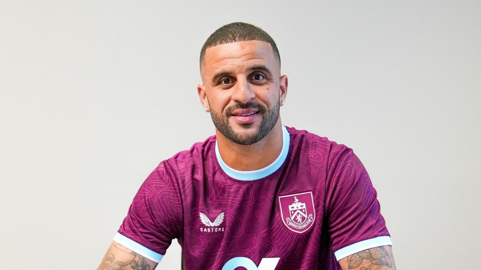Kyle Walker thi đấu cho Manchester City
