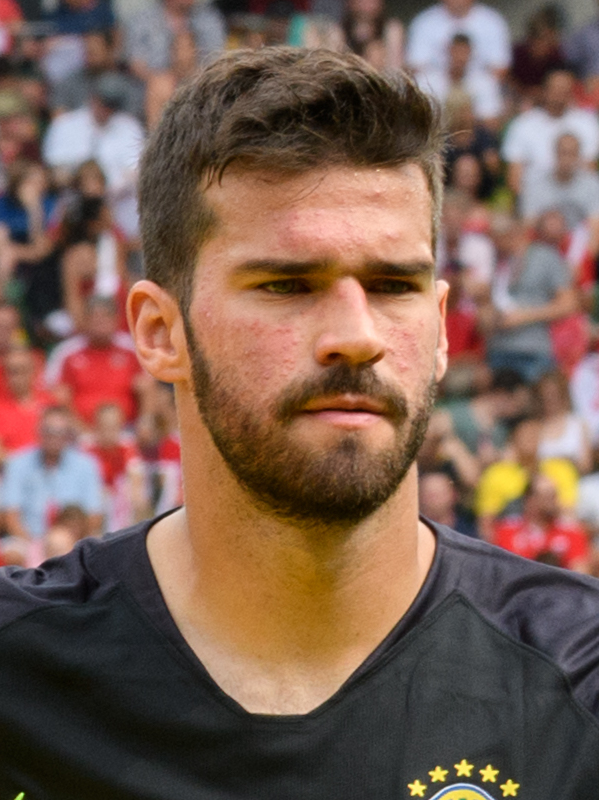Thủ môn Alisson Becker trong màu áo Liverpool năm 2018