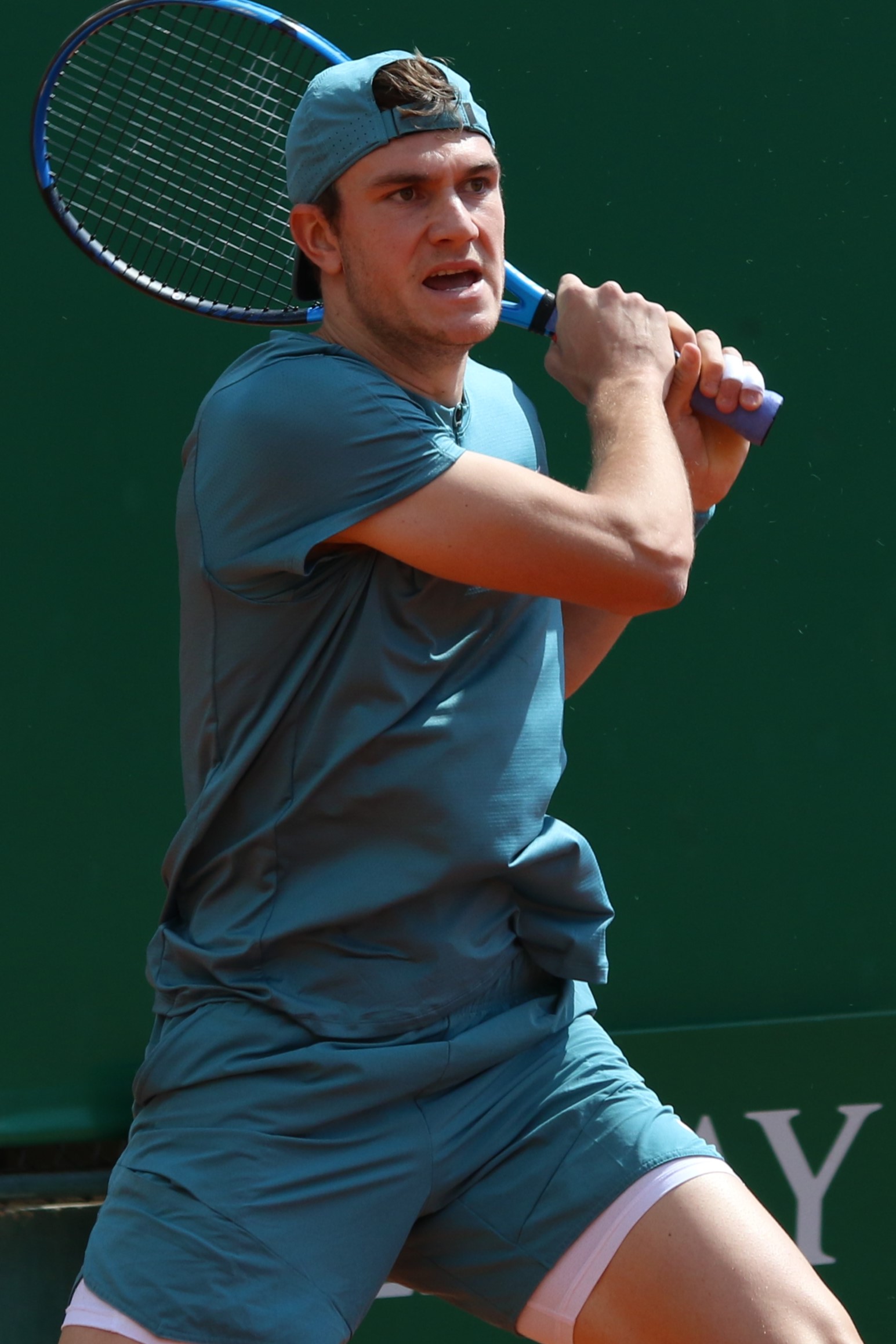 Jack Draper thi đấu trên sân