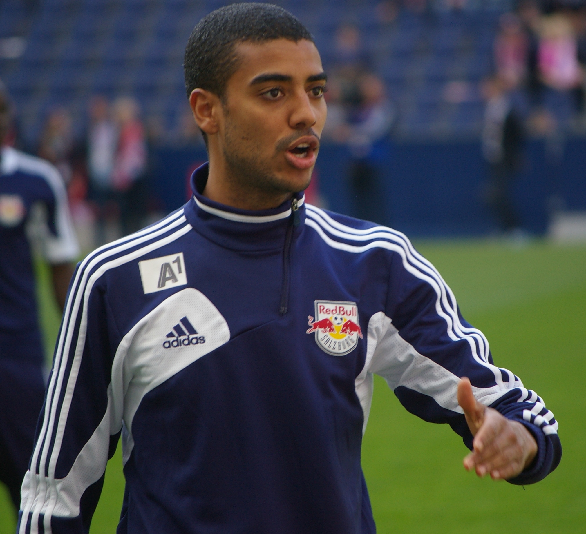 Alan Carvalho thi đấu trên sân