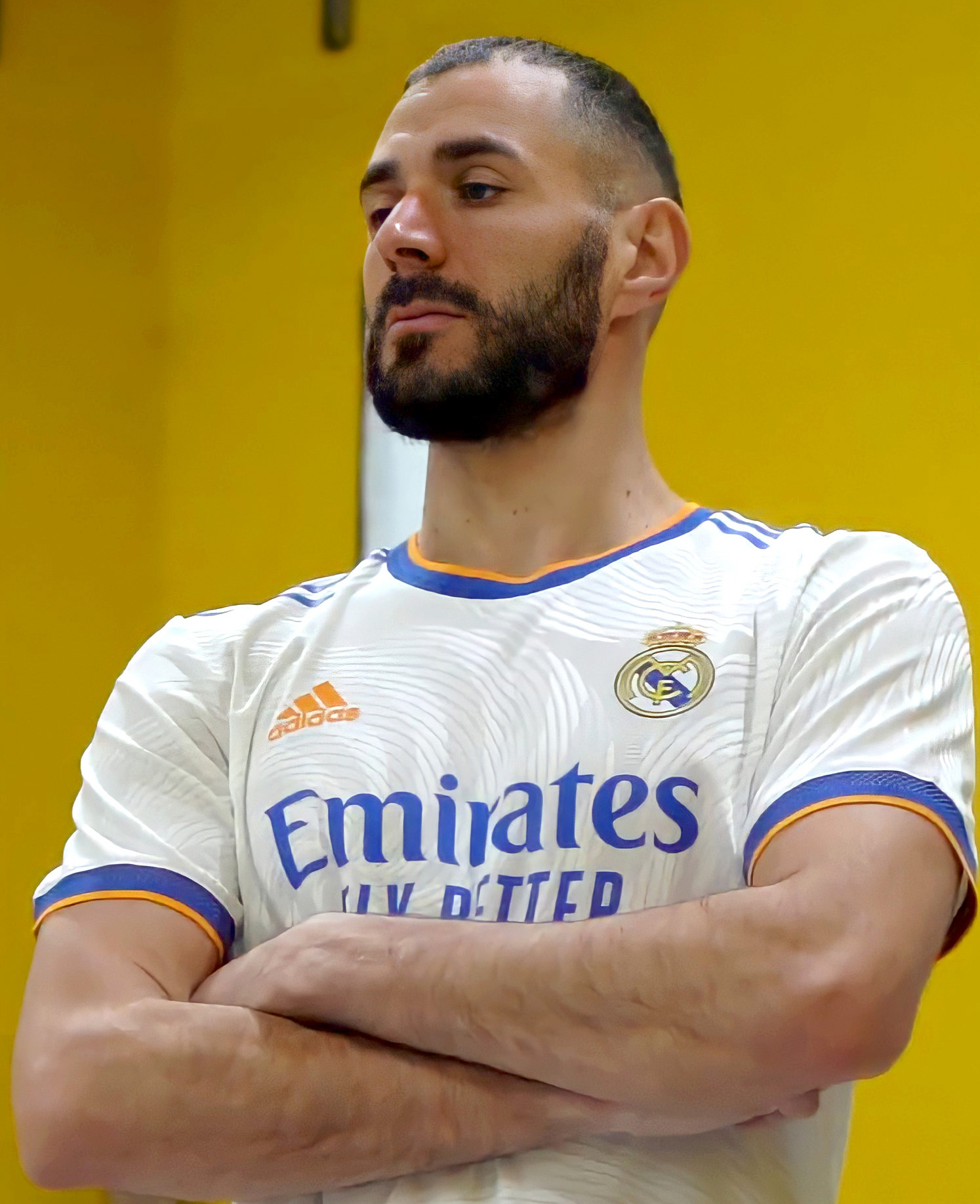 Karim Benzema trong màu áo Real Madrid mùa giải 2021-2022