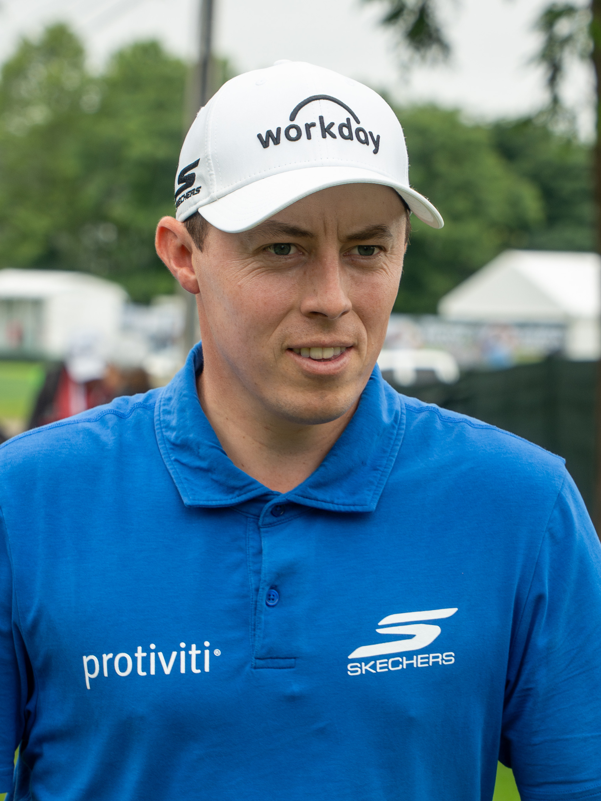 Matt Fitzpatrick cầm cúp vô địch