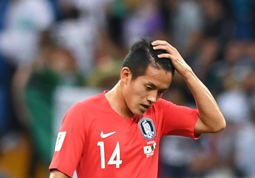 Hậu vệ trái Hong Chul trong màu áo đội tuyển Hàn Quốc