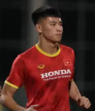 Trung vệ Nguyễn Thanh Bình