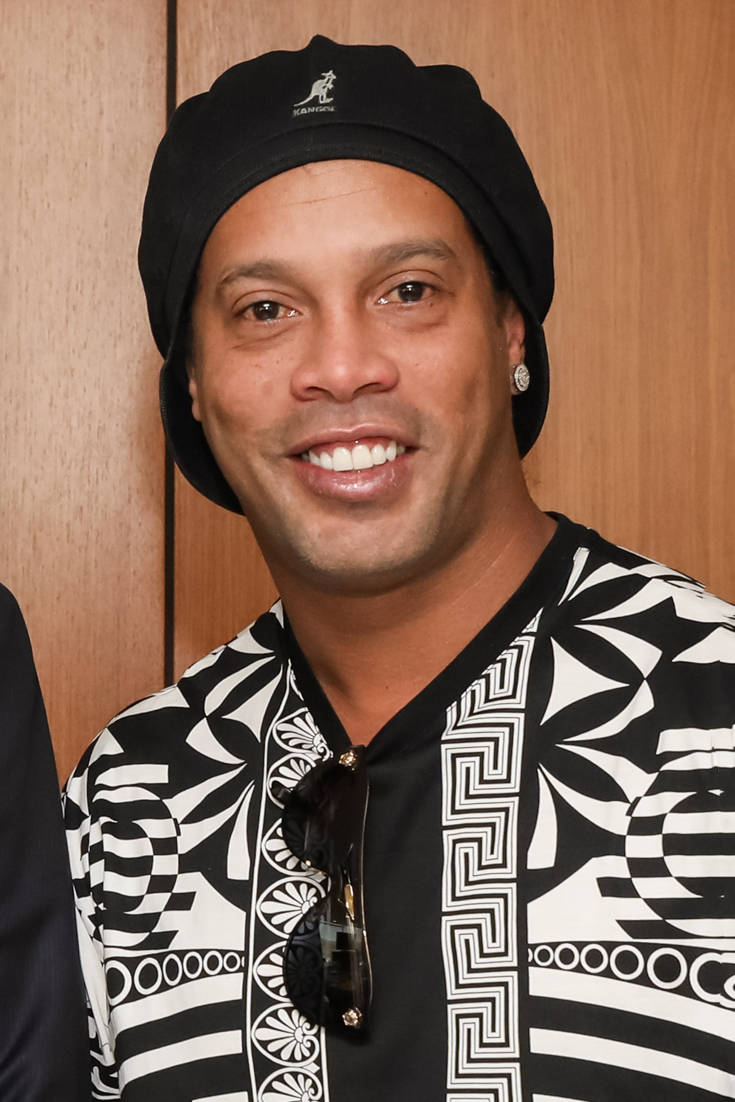 Ronaldinho mỉm cười vào năm 2019