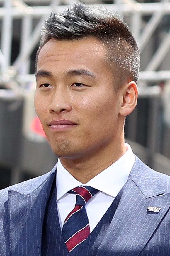 Kim Shin-wook trong màu áo đội tuyển Hàn Quốc