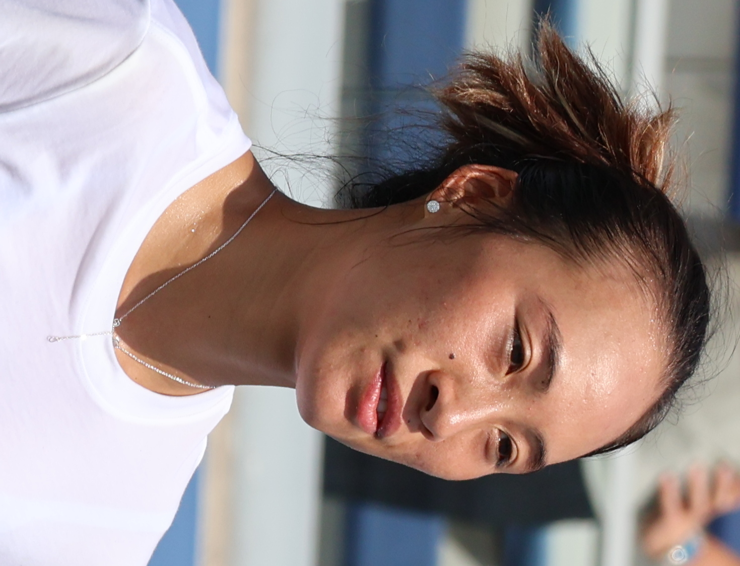 Tay vợt Qinwen Zheng thi đấu
