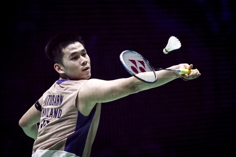 Tay vợt Peerapong Devaphalin