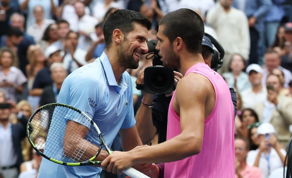 Carlos Alcaraz và Novak Djokovic trong trận Bán kết US Open 2025