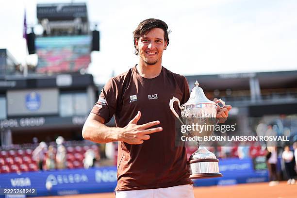 Tay vợt Luciano Darderi