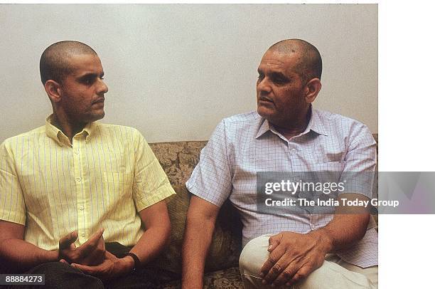 Ramesh Krishnan thi đấu trên sân