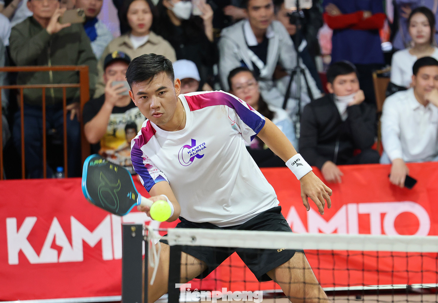 Tay vợt Lee Dong-hyeon trong một trận đấu Pickleball