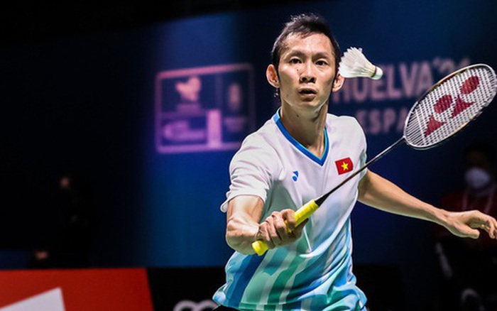 Nguyễn Tiến Minh trên sân tennis