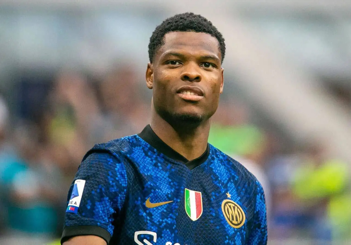 Denzel Dumfries trong màu áo đội tuyển Hà Lan