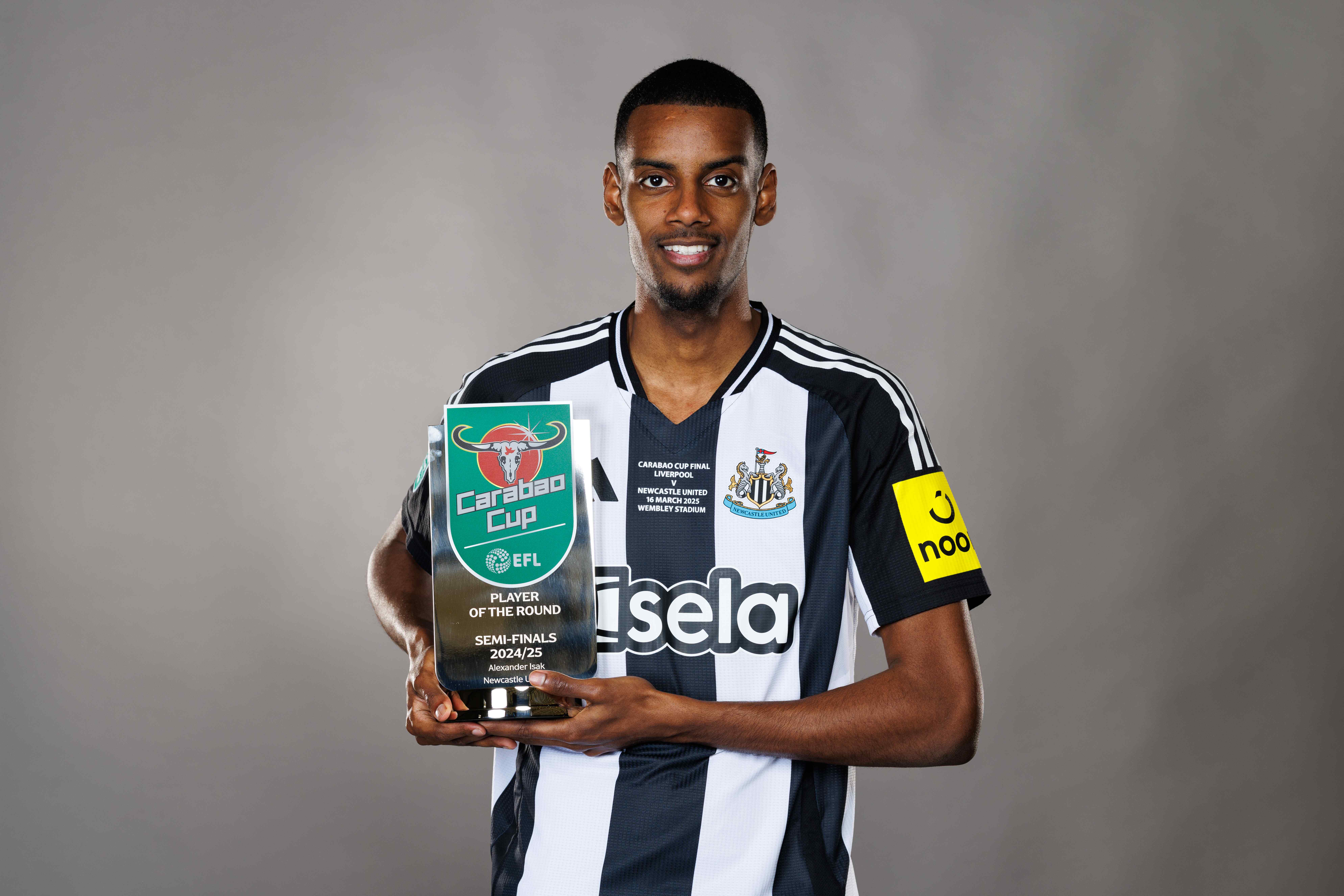 Alexander Isak ăn mừng bàn thắng cho Newcastle