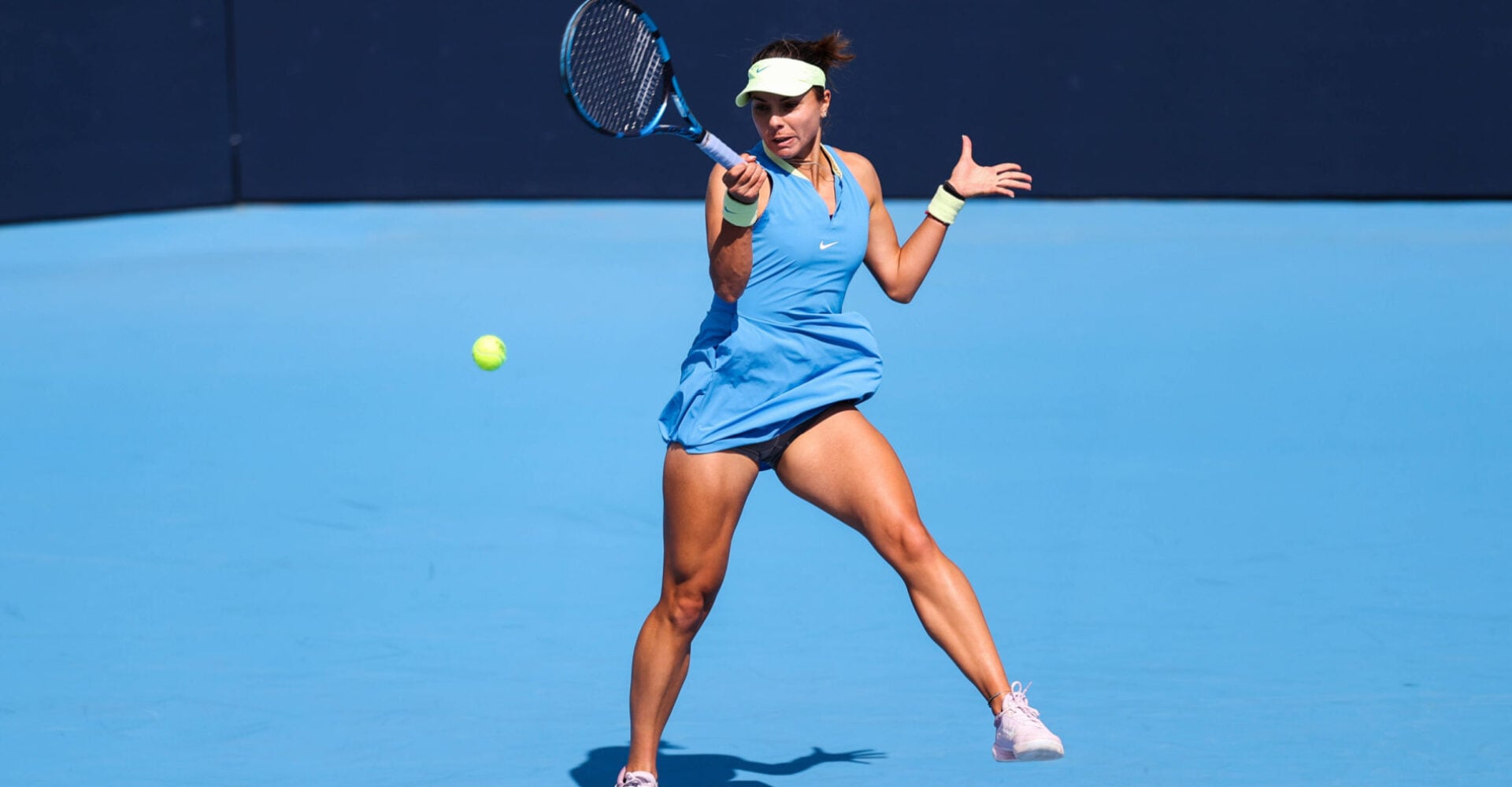 Tay vợt Viktoriya Tomova