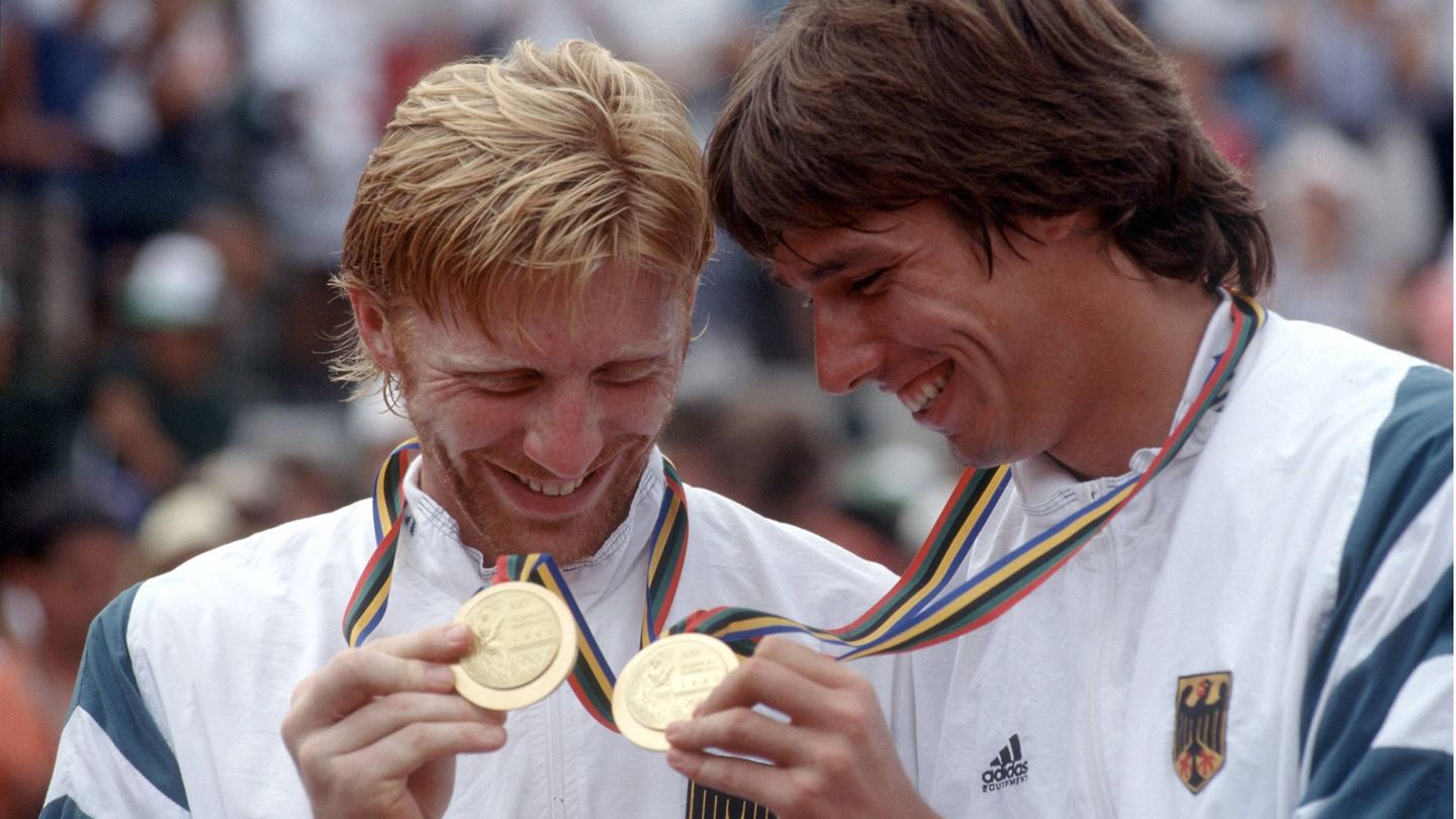 Boris Becker và Michael Stich với huy chương vàng Olympic