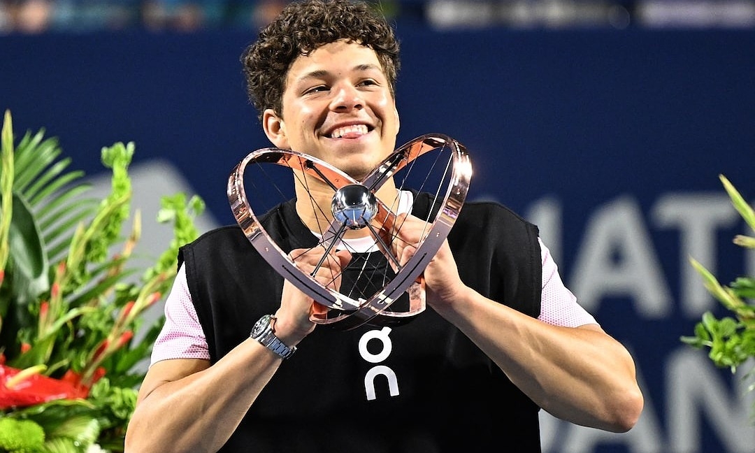 Ben Shelton và Taylor Fritz trên sân cứng